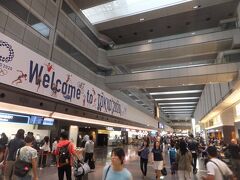 またまたスタートは羽田空港から。オリンピックのPRをまたまた見て出発です。2週間ぶりくらいです。