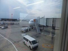 1時間のフライトで大阪伊丹空港に到着です。