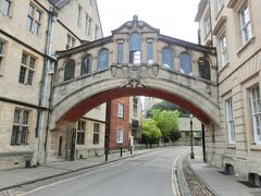 早朝の「溜息の橋 The Bridge of Sighs」

朝のジョギングだけでオックスフォードのあちこちを巡れてしまいました(*^^)v

60分ほど朝ジョギング（ほとんど写真を撮っていたような…(苦笑））で爽やかな汗を流し、いやいや想像していた以上に寒くて寒くて、全然汗かきませんでしたが、シャワーを浴びて朝食を食べて、本格的にオックスフォード散策だ！！