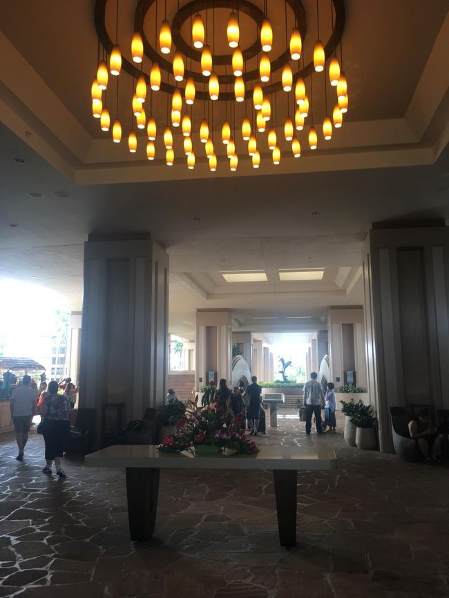 メインロビーです。<br />日本語が話せるコンシェルジュは、このフロアーから一つ下の階にデスクがあります。。チェックインも日本人は、こちらでするようです。。