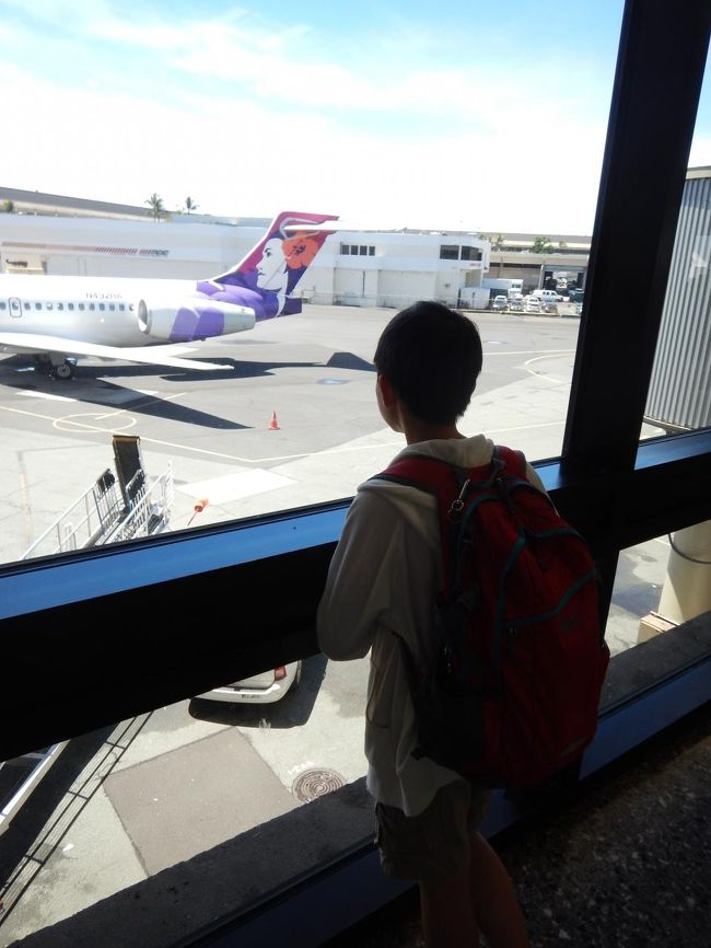 大きなスーツケースが2つ。小さなスーツケースが1つ。リロの大きなずた袋が一つ。リュックサックが2つ。小物が数個。。。<br /><br />コナ空港のアラモレンタカーで車を返したとき、職員のお姉さんにリロの袋がカワイイ私も大好きなの～なんて言われましたが、荷物の量を見て驚いていました。<br /><br />今回のオアフ島のレンタカーは「マスタングコンバーチブル！！」です。。<br /><br />初めから決めてました。家内に＄渡して「先に行ってて」と。。