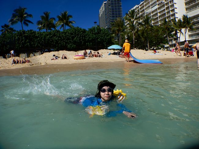 水着のまま、直ぐに泳げるのが利点です。。<br /><br />疲れたら、部屋へ。。