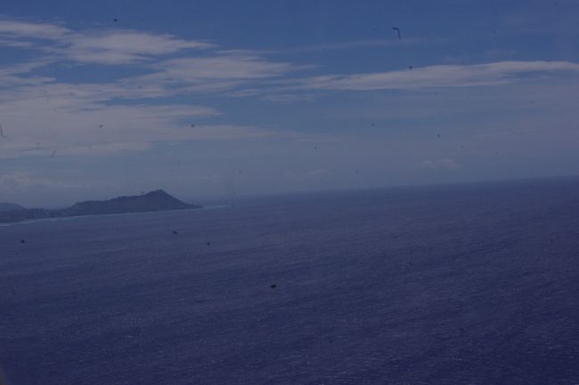 この週末はオアフ島も荒れたらしいのですが、お天気マークが今週も芳しくありません。<br />天候は神頼みしか。。