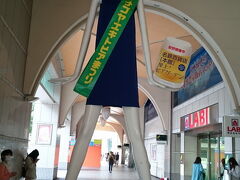 名古屋の有名スポットの一つ、ナナちゃん人形。

人の何倍でしょう。

ちゃんと服も着替えるし、アクセサリーも変わるし...

ちなみに、もうビアガーデンなんですね。