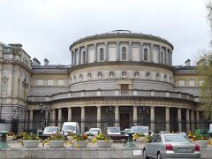 国立図書館の向かい側、レンスター・ハウスの隣にあるのが、アイルランド国立考古学博物館です。人気の博物館で、沢山の来場者があります。