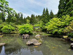重塔の西側にある《日本庭園》は　それなりに美しいので　
庭園鑑賞に関心を持ち
周辺を歩きましたが、雑然として整備されてない様子。