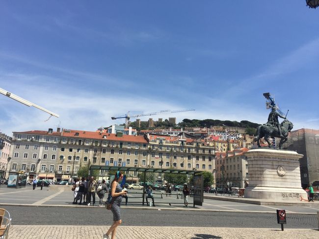 フィゲイラ広場から15番のトラムに乗ってベレンに行きます。