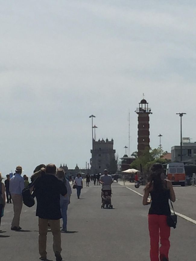 真ん中に見える四角い建物がベレンの塔。歩くと結構距離があり、日差しも強いので行きませんでした。