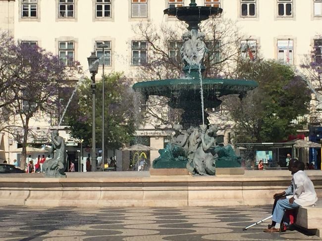 ロシオ広場の噴水。