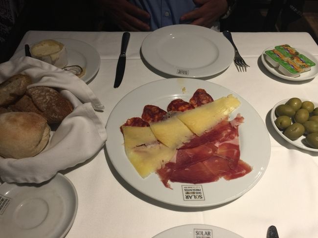 最初からこれだけの物のがテーブルの上に出されていました。これって拒否できるのでしょうか。食べちゃいましたけど。