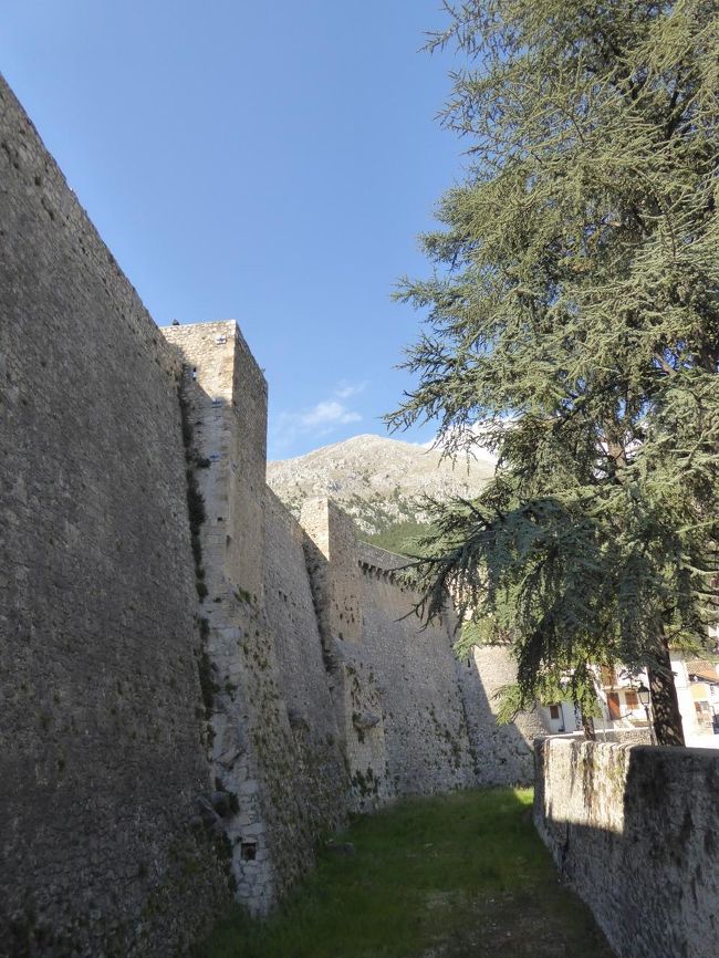 チェラーノ城（ピッコロミニ城）♪