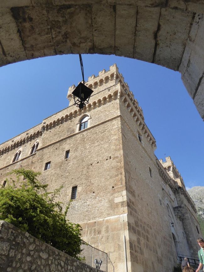 チェラーノ城（ピッコロミニ城）♪