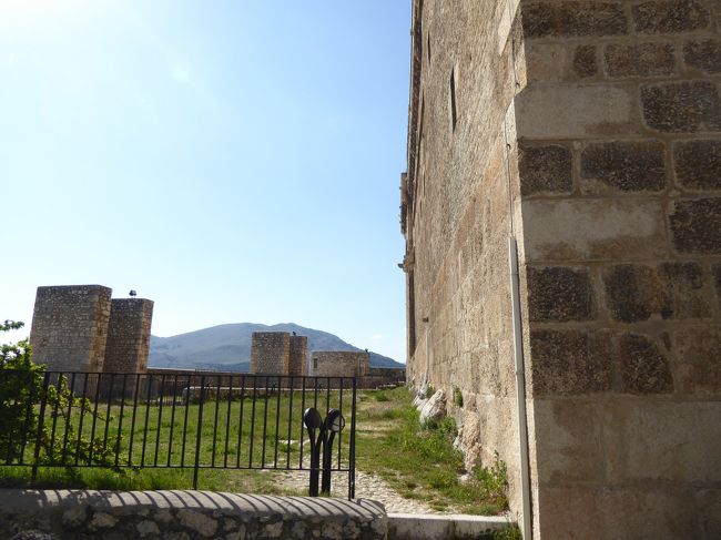 チェラーノ城（ピッコロミニ城）♪