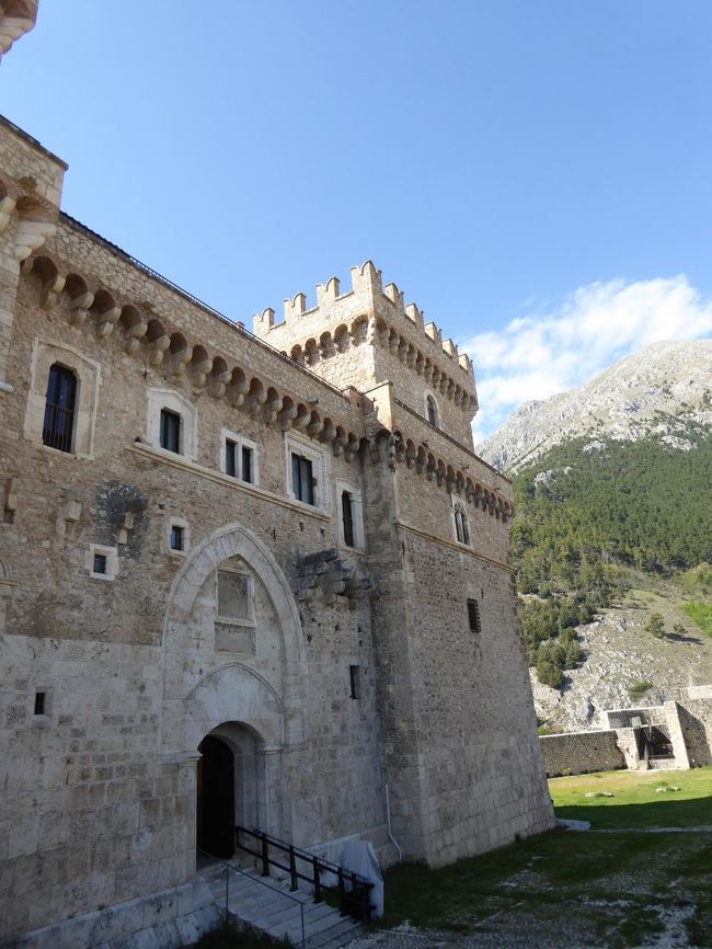 チェラーノ城（ピッコロミニ城）♪