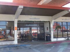 ４月６日（木）
朝８時１０分、お迎えのタクシーにてサイパン国際空港に向かう。
インターナショナルの横にひっそりとドメスティックの建物があります。