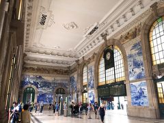 駅舎内部を彩る、2万枚のアズレージョです!!　アズレージョが制作されたのは、1930年だそうです。　何とも言えないブルーのアズレージョが美しすぎます!