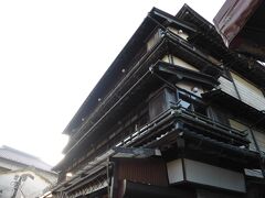 これは昭和10年に建てられたもの。
歴史ある佇まいです。