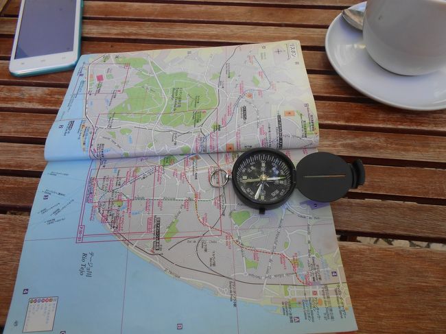 私はコーヒーブレイク<br />夫はビアブレイク<br /><br />持っているとやっぱり便利なコンパス<br />スマホも良いけど・・・自分で方角は把握したい<br />とくにリズボンの様に坂の多い街では方向感覚が狂うので・・・