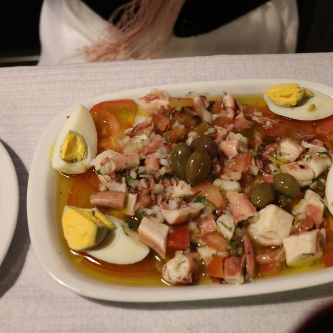 タコがとても柔らかくて美味しい<br />しかし新鮮なタコしか提供されないのかメニューにあっても<br />「今日はない」と言われることも多々あるこのタコのサラダ<br /><br />他にはアロシュ・デ・ポルボ(タコの炊き込みご飯/リゾット)が私の好物<br /><br />