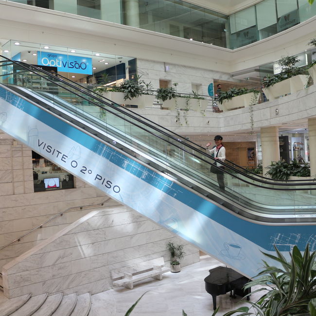 巡礼のためのガイドブックもきっと売られているだろうと本屋さんを探しに<br />ショッピングモールへ