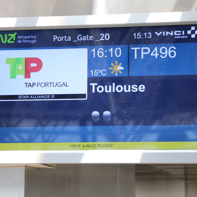 さて、再びのリズボン航空までは<br />一日券が時間的にちょうど使えたので地下鉄で<br /><br />やはり地下鉄は便利<br /><br />これからルルドへ行くためにフランスのトゥールースへ向う<br />初めて乗るポルトガル航空