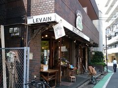 3店目は、一番好きなパン屋さん「ルヴァン」

量り売りのパンも販売していますが、私はパイや食事パンが大好物。