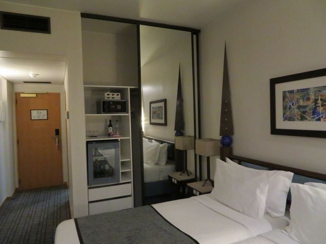 冷蔵庫、セイフティーボックス有り。<br />ここだけではなくて、ポルトガルのホテルには電気ポットがありませんでした。<br />緑茶が飲みたい時があるんだよねー。<br />