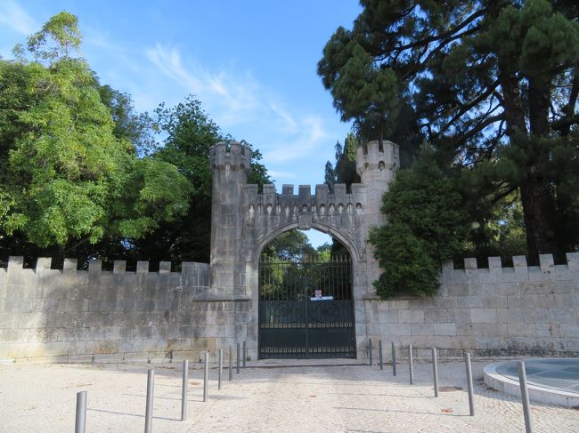 サン・セバスチャン駅の側にあるグルベンキアン美術館。<br />まだ開いていません。