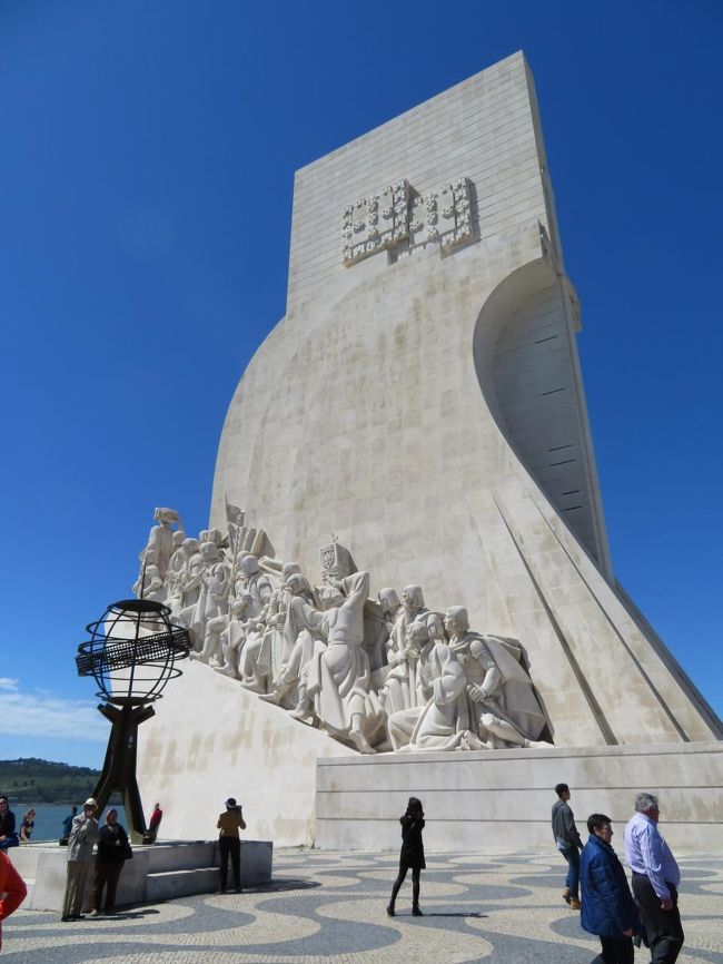 すごいね。<br />教科書に載っていた写真と同じだわー。<br /><br />日本人の男の子に写真を撮ってもらいました。<br />やっぱり有名どころなのかク〇ブ・ツーリズムの御一行様もいらっしゃいました。