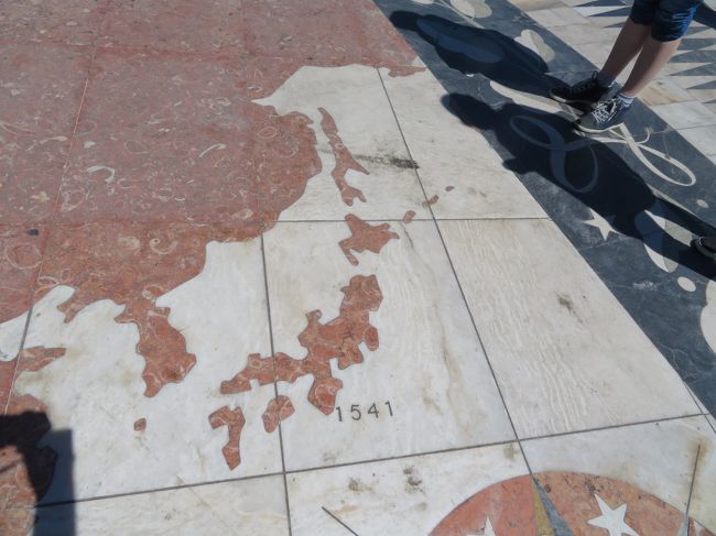 ここが日本です。<br />1541年にポルトガル船が豊後に漂着した年だそうです。<br />でもポルトガル的には「発見した」年だそうです。