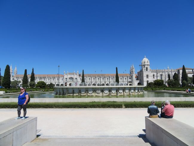 発見のモニュメントの前にはジェロニモス修道院があります。<br />ここも特別なレーンはなくて、普通に並んでチケットを貰いました。