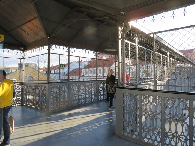 カルモ教会へ行く渡り廊下