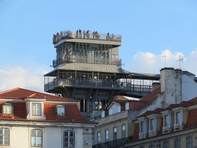 この後サン・セバスチャンまでメトロで帰ったのですが、ホテルに帰る道を間違えて迷子になりました。<br />結局simカードを買えなかったので、自分の位置が全く分からなくなってしまいました。<br />近くにいた人に聞くもホテルは知らないということで、不動産屋さんみたいなお店に助けを求めました。<br />ホテルカードを見せたらパソコンで検索してくれて、親切にもお店にあった地図にホテルの位置を書き込んで教えて頂きました。<br />昨晩に続きポルトガルの人の優しさに救われたのでした。<br /><br />ホテルに帰ったら午後8時。<br />どっと疲れが出たのでホテルのすぐそばのピッツァリアに行きました。<br />うーん、スパゲッティ茹で過ぎじゃない？<br />ビールは旨かった。<br />という坂道を27,000歩も歩いたリスボンの休日でした。<br />あー疲れたよー