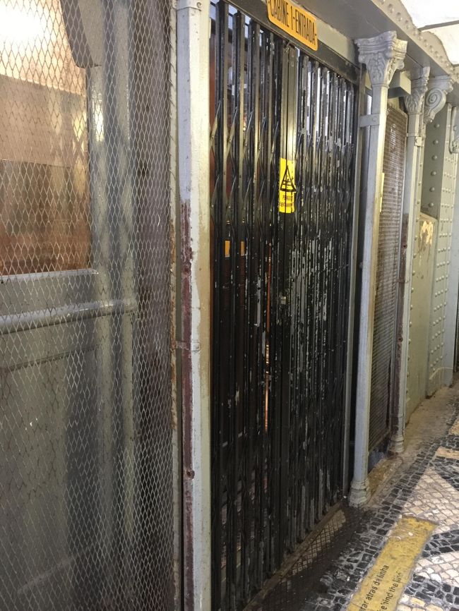 クラシックなエレベーターです。