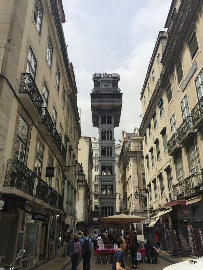 サンタ・ジュスタのエレベーターの裏に出てきました。