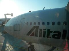 ミラノ・マルペンサ空港へ到着です。