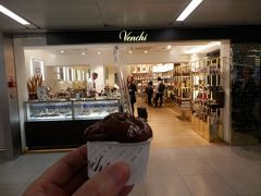 チョコレートで有名なヴェンチでチョコアイスを頂きます。

濃厚で美味しい！