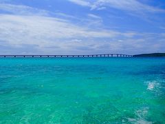 与那覇前浜から来間島大橋
ここの　海の色は　まさしく宮古ブルー　特に午前中の色は最高に綺麗です。