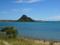 展望台から30分ほどで下山し、アンツィラナナの街へ。
車窓から「パン・ド・シュクル」が見えました。