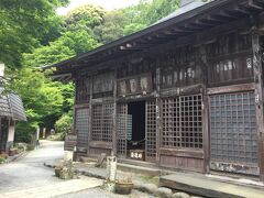 修禅寺と桂川を挟んだ反対側にある　指月堂

北条政子が息子頼家の菩提所として建立
風雪にあたりかなり傷みのみえる建物だったが、周辺は綺麗に維持されていた。

政子は数千巻の経文を寄進し菩薩を弔ったといわれているが、現存する大蔵経は、僅か8巻しか残っていない。
