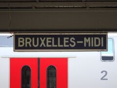 ブリュッセル南駅に到着です。
ブリュッセル北駅から中央駅を経由して南駅までは、この3日間は工事で全面運休。
電車は迂回して行きます。
なので、ブリュッセル発着の乗車券を持っている人は駅の特設案内所でトラムなどに乗れる切符（Jump）を無料でもらうことが出来ました。