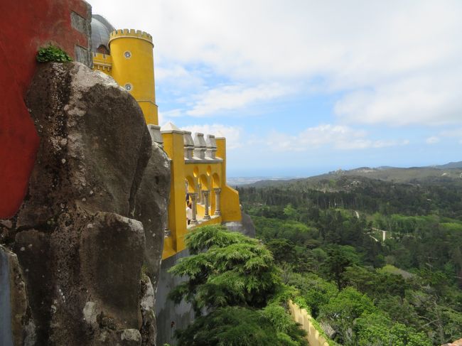 昔BSでシントラを紹介する番組をやっていて、その時ペーナ宮殿から見た景色がよかったのです。<br />そして「かつての王はどんな気持ちでこの景色を見ていたのだろう」というコメントを聞いて、是非にもいかなくては！！と思ってしまった。<br /><br />結果：来てよかった