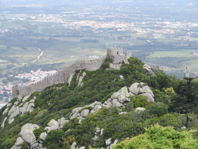 ムーリスが見えます。<br /><br />ペーナ宮殿の後はムーリスに行くつもりでしたが、これが遠かった……