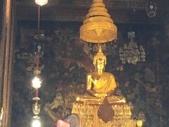 ワットポーの黄金の仏像