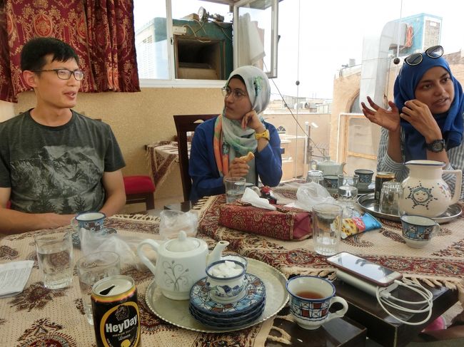 ここに写っていない韓国人ボーイを合わせて、全部で5人。<br />楽しいランチでした。<br />みんな日本のアニメに詳しくて、こちらが知らないものばかりでタジタジでした。<br />「文化を知るのがいかに大切ということかだよ」と、一番左の香港ボーイに諭されました。ホントその通り。