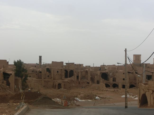 荒野みたいな雰囲気が漂ってるが…。<br /><br />観光地から一歩外れればこんなものか