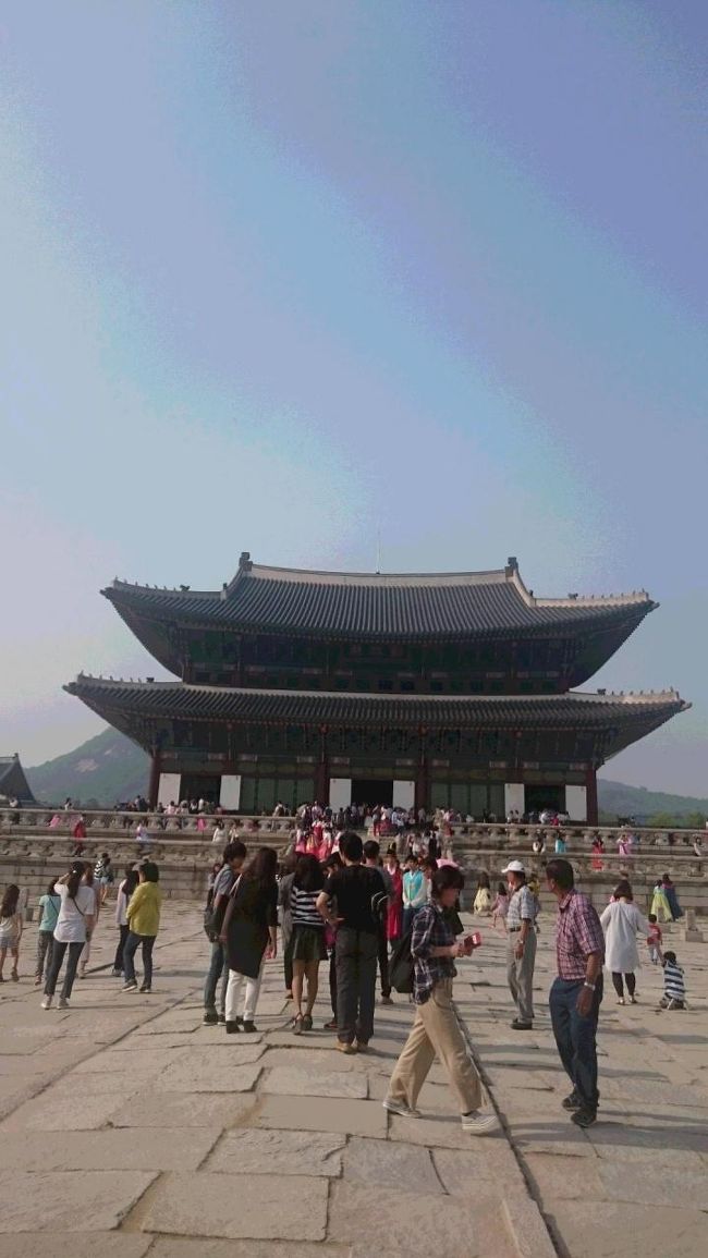 韓国に無事到着。<br />ＡＲＥＸでソウル<br />ソウルからホテルへチェックイン。<br />ランチはホテル前の中華屋さん。<br />そこそこいい時間になっちゃった・・・５時までのはず。<br />景福宮へ急がないと。