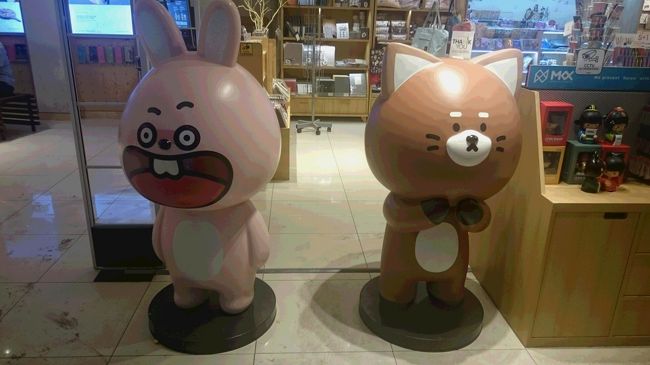 チケット買っても、入るのに1時間待ち。<br />晩御飯食べれてよかったけど・・・<br />タワーには、20分ぐらいしかいなかったかも・・・<br />入るまで、スケルトンエレベーターから数えて、<br />４時間ぐらいかかったのに・・・。