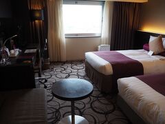 予定よりもだいぶ (1時間以上) 早く17:00ちょい前に宿泊先ホテルに到着。
早起き&移動&寒さで身体中バキバキな感じで疲れてたので、早く解散になって良かったー。
今日の宿泊はANAクラウンプラザホテル釧路です。