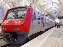 さっきまで長距離移動で乗ってたアルファ・ペンデュラールと比べると、随分年季の入った車両だこと!　この列車に乗って、シントラへ向かいます。　45分ほどかかります。